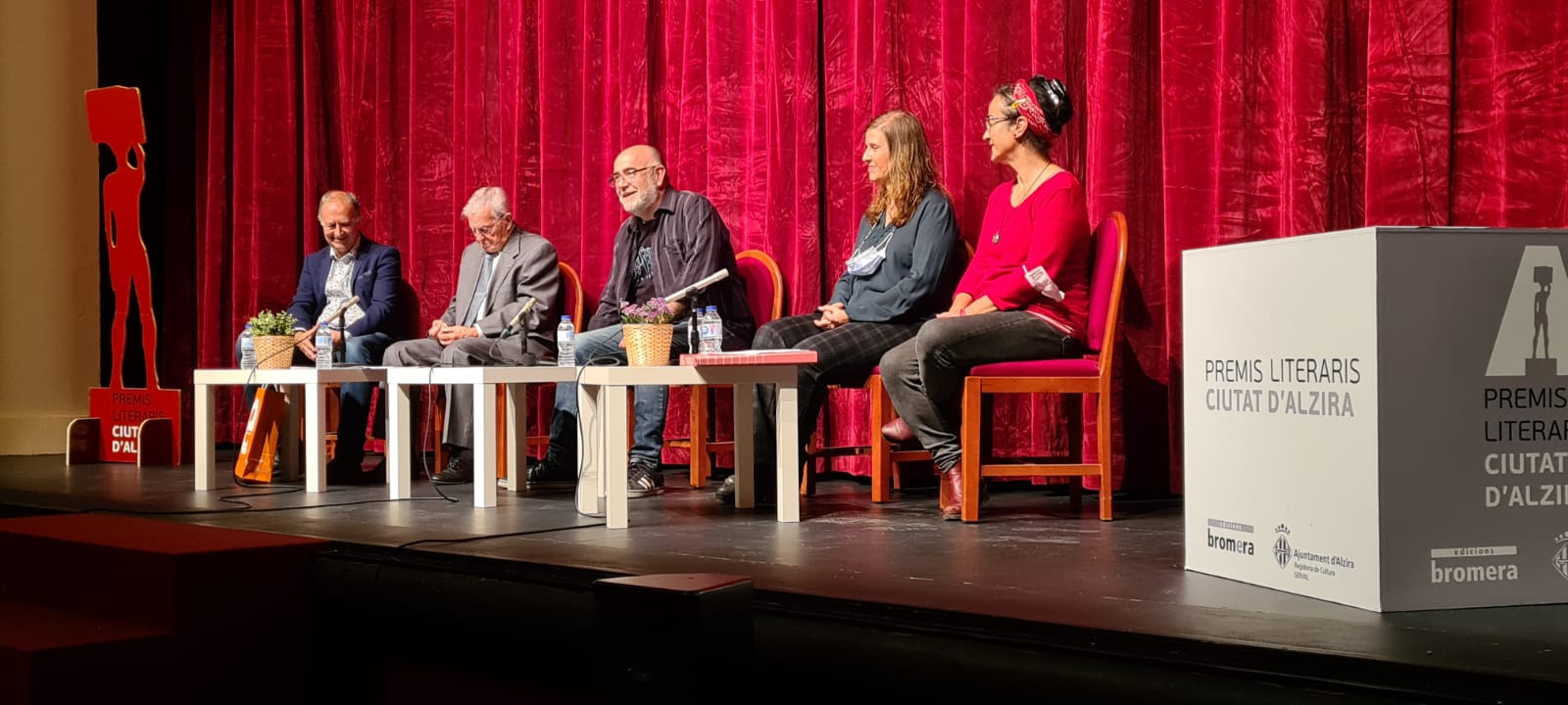 Personatges alzirenys repassen la història del Gran Teatre